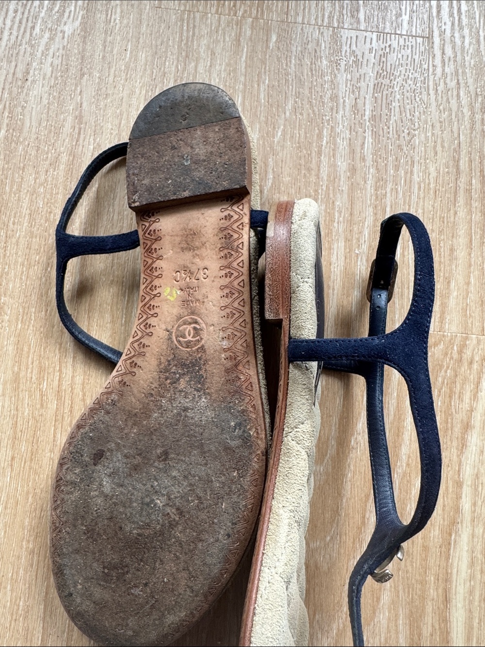 CHANEL Logo Beige Quilted Suede & Navy Thong Sandals 37.5 - Picture 5 of 5